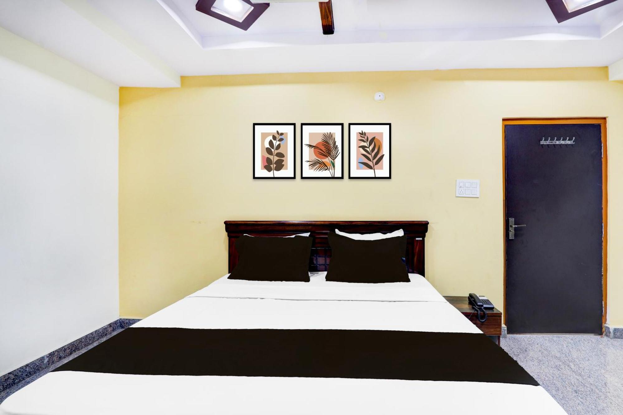 Hotel O Anoos Minarva Haiderabad Buitenkant foto