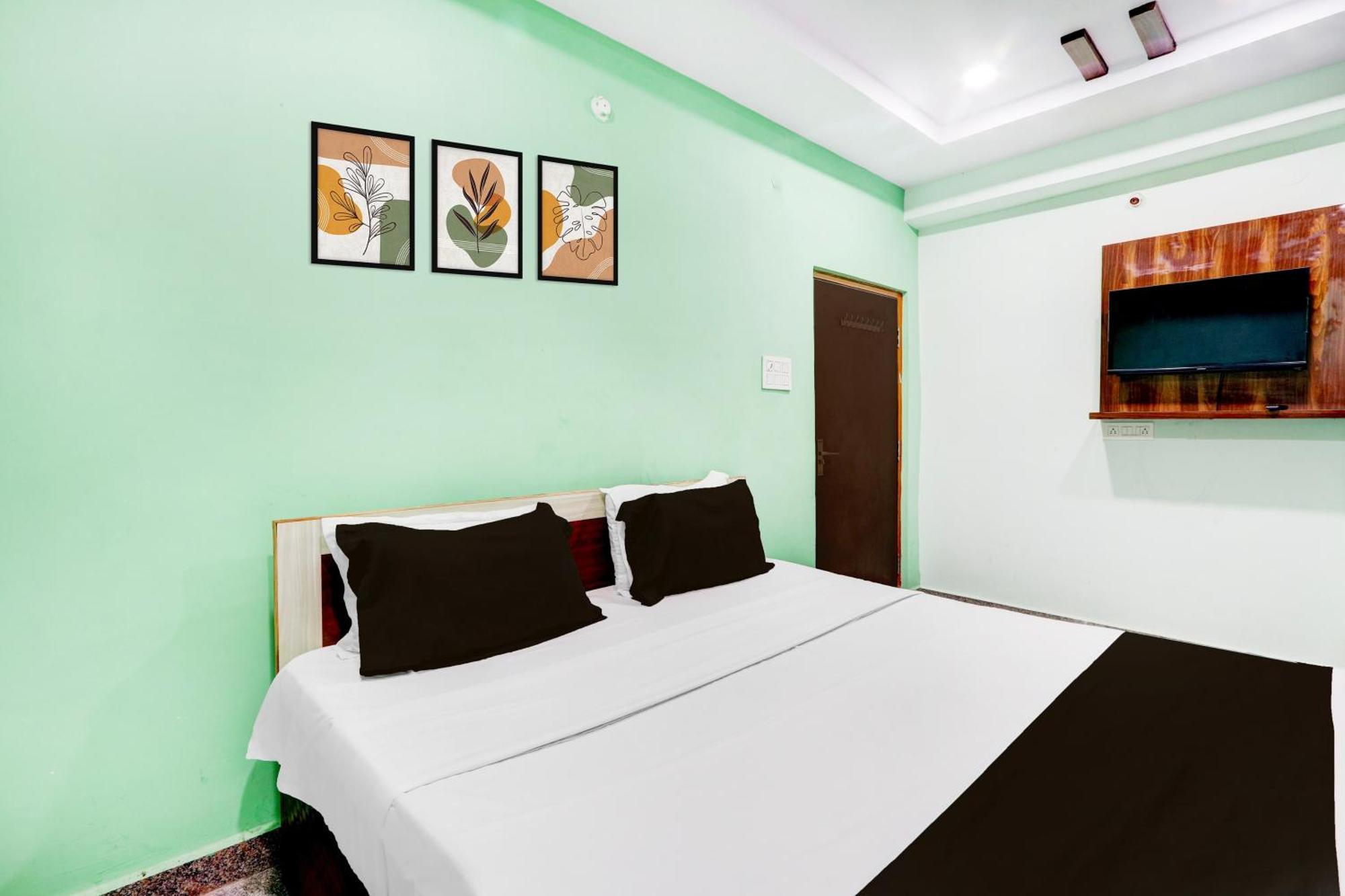 Hotel O Anoos Minarva Haiderabad Buitenkant foto