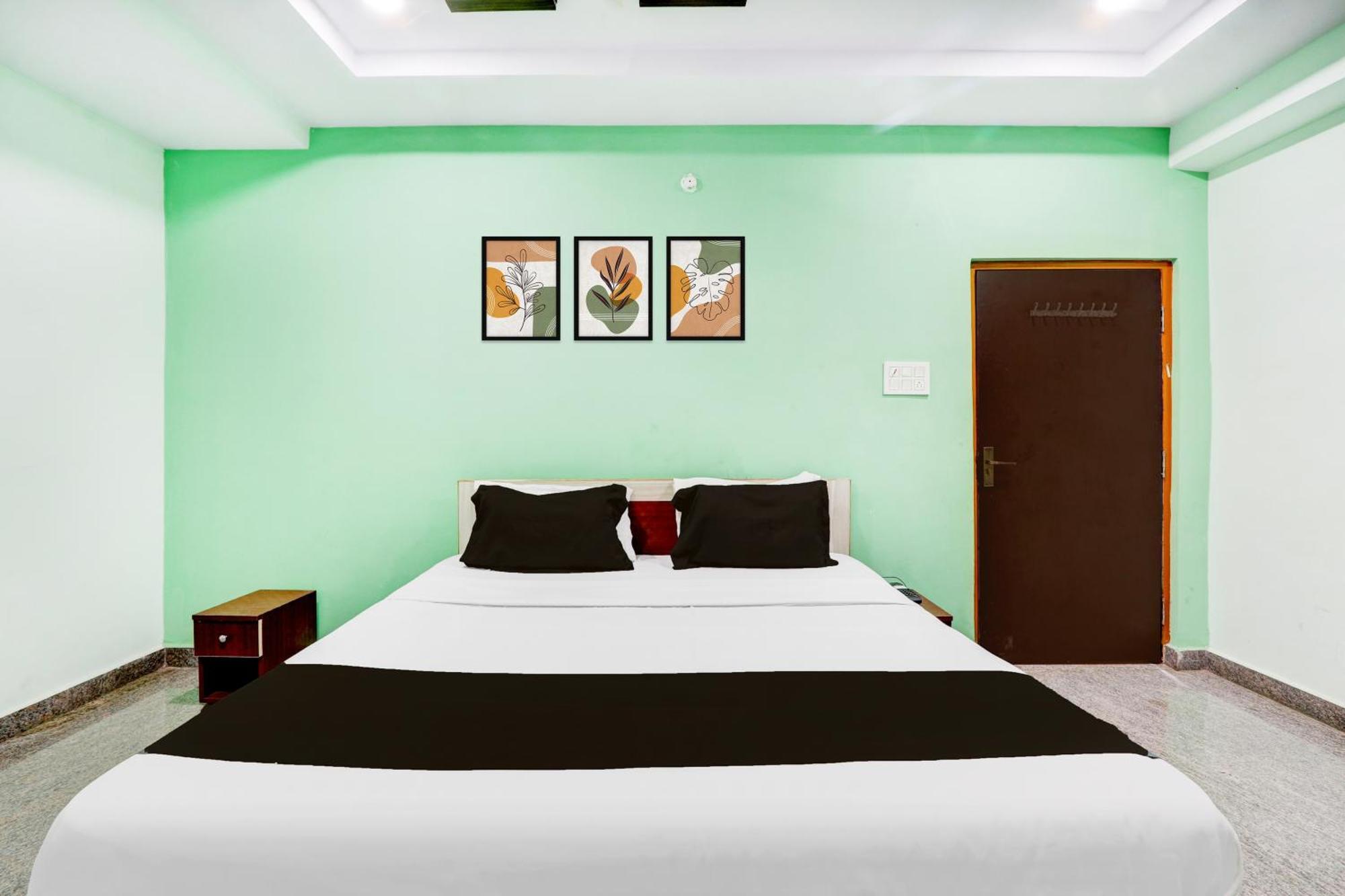 Hotel O Anoos Minarva Haiderabad Buitenkant foto