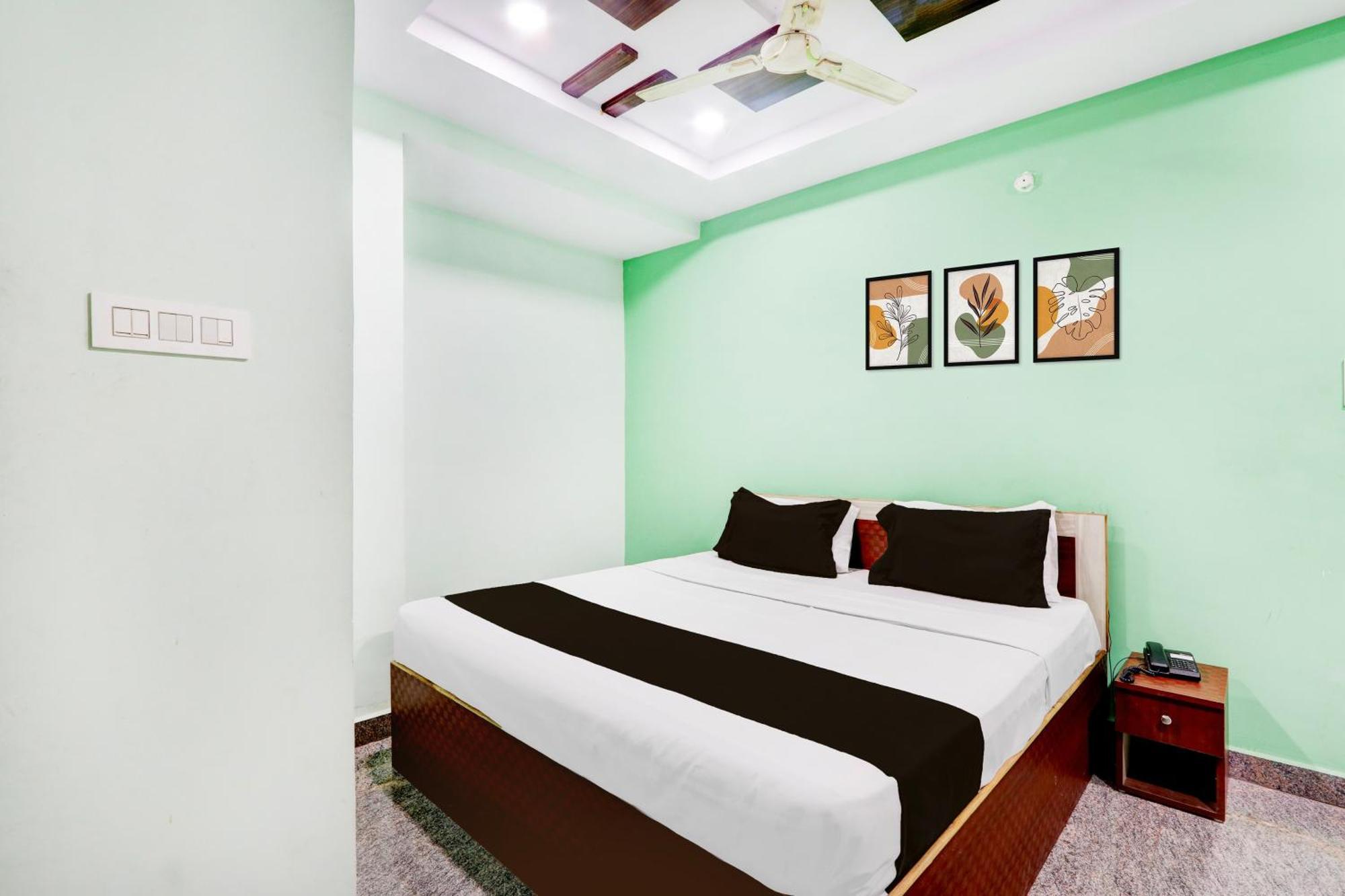 Hotel O Anoos Minarva Haiderabad Buitenkant foto