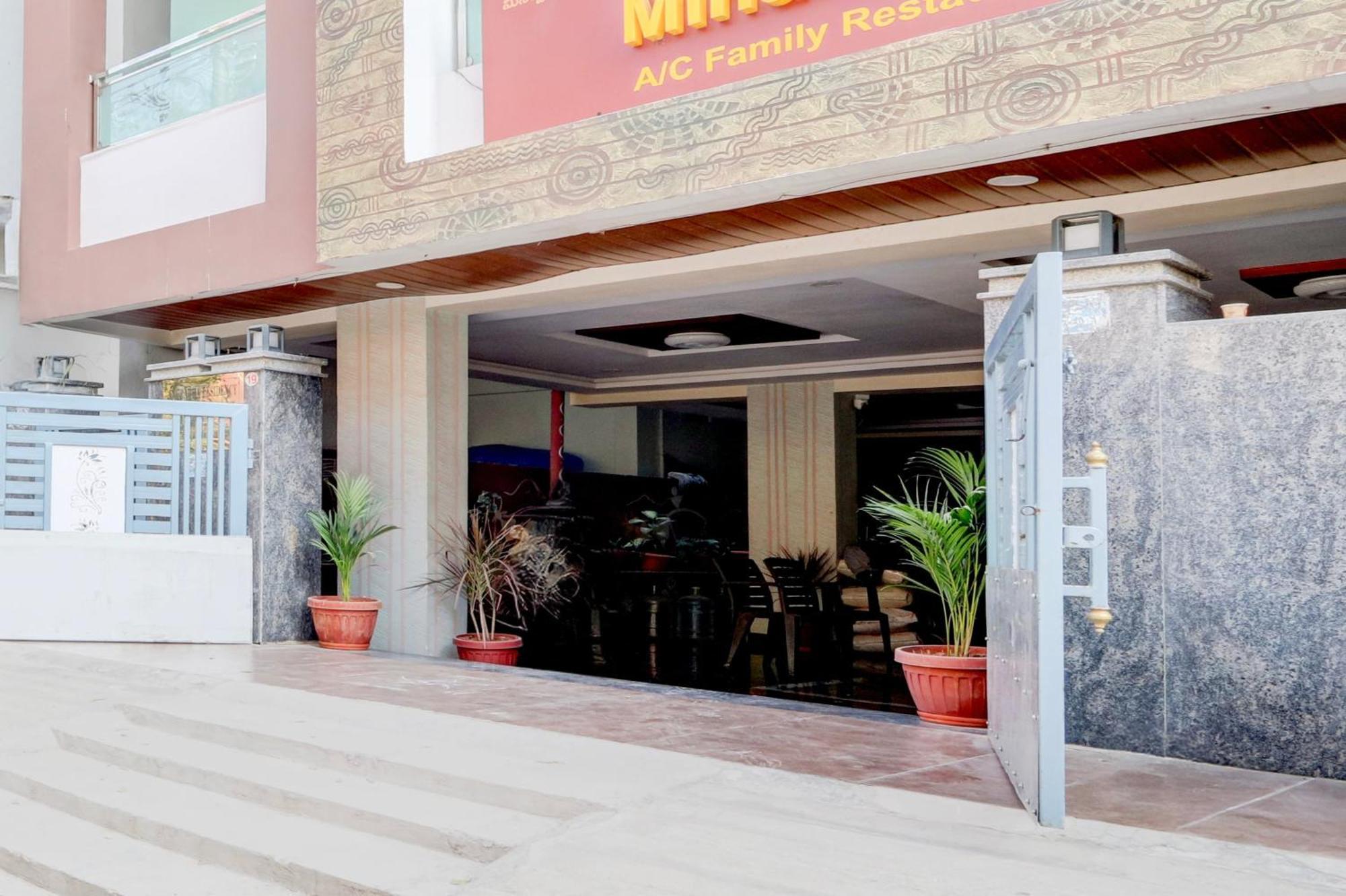 Hotel O Anoos Minarva Haiderabad Buitenkant foto